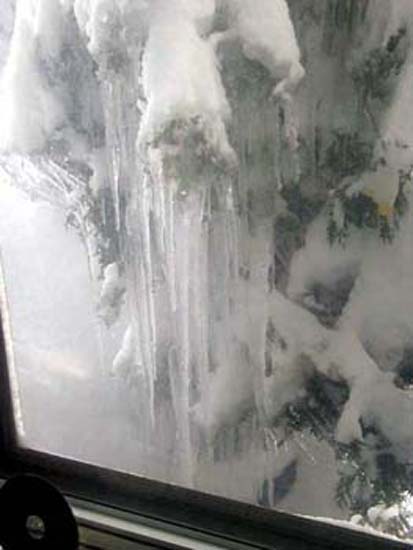 iceclThroughWindow